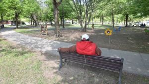 Parè, spaccio al parco strette di mano: la protesta dei residenti