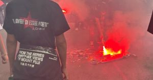 L'irresponsabilità di chi manifesta contro la libertà di espressione