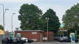 Il posteggio abusivo per ncc: blitz dei ghisa in via Gentile, 5 driver sanzionati