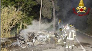 Due incidenti nella notte tra Amelia e Terni. Auto si ribalta e prende fuoco sulla Amerina
