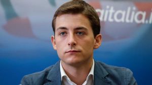 I Leoni dei Berlusconi. Ridimensionato il segretario dei giovani di FI, cambi nella comunicazione. L’idea di staccare un uomo Mediaset a Roma