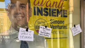 Imbrattata la sede elettorale di Simone Venturini