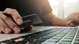 Tentano di sottrarre 24 mila euro al prete: i carabinieri bloccano la truffa online