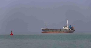 Irán vuelve a cerrar Ormuz y eleva la tensión con Trump tras acusar a EEUU de incumplir la tregua