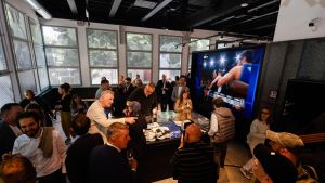 Com’è il museo del basket di Bologna tra cimeli ed esperienza immersiva. “Un tuffo nella storia della palla a spicchi”