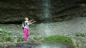 Bei dieser Wandertour am Schauenberg entdecken Sie tiefe Schluchten und rauschende Wasserfälle
