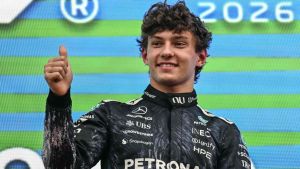 Kimi Antonelli, l’Harry Potter della F1. La lezione del papà Marco: “Tanta strada ancora da fare”