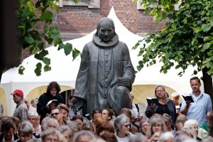 Ugens mest ophedede debat rækker århundreder tilbage – alligevel formåede den at gøre topforsker nærmest mundlam