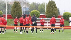 El Sporting busca mantener la ilusión a costa de un Cádiz herido