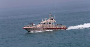 Máxima tensión en Ormuz: Trump no cede, disparos a petroleros y la tregua, en el alambre