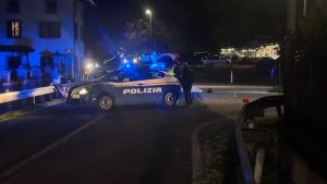 Perde il controllo dello scooter e finisce fuori strada a Spessa: morto 49enne