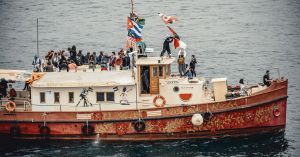 La flotilla navega de nuevo hacia Gaza