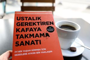 Takma kafana şapkadan veya tokadan başka bir şey!