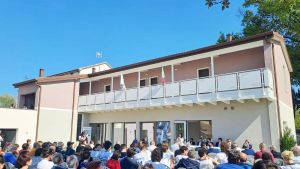 Festa nel paese degli scalpellini. Nuova vita per l’ex scuola materna