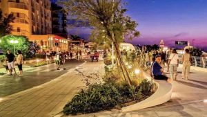 Il lungomare Rasi Spinelli s’illumina di nuovo