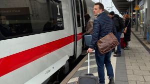 Zu spät, aber glücklich: Unser Autor liebt das Bahnfahren – trotz aller Probleme