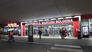 Aeroporto di Bologna, la legge sui voli: 
