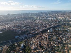 Alcaldes de la segunda corona de la Barcelona metropolitana condicionan la densificación a la mejora del transporte público