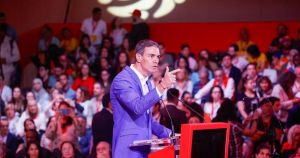 Sánchez asume el timón del barco progresista tras la cumbre de Barcelona