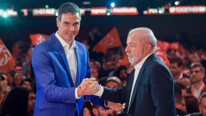 Sanchez al summit progressista: “Le destre sanno che il tempo è finito”. Il futuro: “Una nuova era è alle porte”