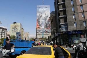 Confused Closures and Opaque Openings: Continuing Dramas in the Hormuz Strait