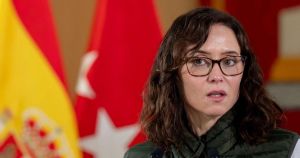 Un experto de Harvard escucha a Ayuso y lanza un aviso que no gustará nada en la Puerta del Sol