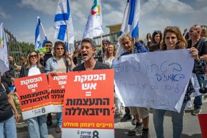 Kiryat Shmona residents protest Lebanon ceasefire outside US embassy in Jerusalem