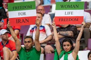 I årtier har vi iranere været modstandere af krig og vestlig intervention – men i dag må jeg gøre en erkendelse