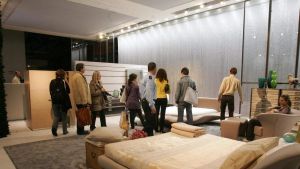 Il Salone, nonostante tutto. Mobile in vetrina a Milano : 