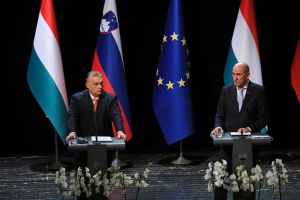 (POGLED) Orbán in Slovenci: nekaj lekcij za desne in leve. Primerjava z Janšo je delno upravičena, vendar površinska