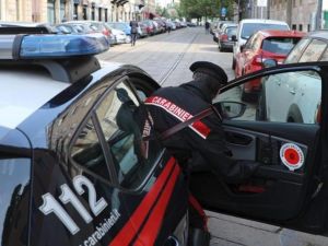 Fa violentare la madre disabile e riprende