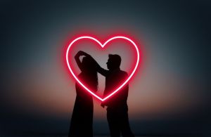 Aşk Tanık İstemez: Gösteri Çağında Kaybolan Duygu