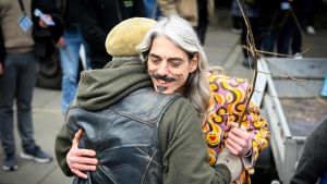 De sva­ge­ste har sta­dig en kniv hæn­gen­de over sig - kom nu med en hold­bar plan