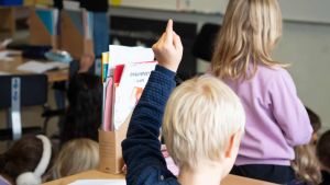 Sæt sko­ler og in­sti­tu­tio­ner fri – og gør det nu or­dent­ligt