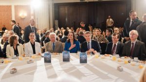 Feijoo iguala a quienes practican y sufren racismo: 