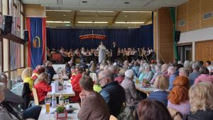 Feierliche Weihe: Das neue Löschfahrzeug begeistert zahlreiche Besucher