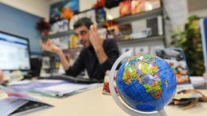 La guerra in Iran e il rebus nei cieli. Prezzi dei voli, altalena continua: 