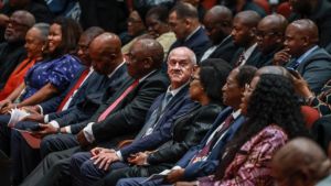 Roelf Meyer moet de VS ervan overtuigen dat er géén genocide op Afrikaners gaande is