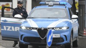 Doppio colpo allo stesso negozio: rapina nel pomeriggio e tentato furto nella notte