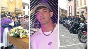 L’addio a Andrea Guerard, il 25enne morto dopo l’incidente: lacrime, palloncini e motori /