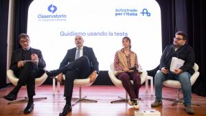 “Guidiamo usando la testa”, l’ad di Autostrade Arrigo Giana e la campionessa paralimpica Ambra Sabatini incontrano gli studenti