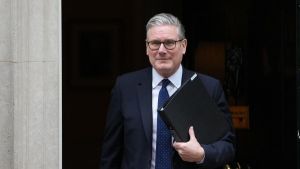 Starmer admite que se equivocó al nombrar a Mandelson embajador en EEUU por sus vínculos con Epstein