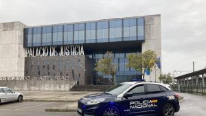 Unos padres senegaleses se enfrentan a dos años de cárcel en Gijón por maltratar a su hijo: sufría palizas, baños de agua fría y pegaban con una escoba por sacar malas notas