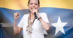 Machado se entrega a PP y Vox abriendo una grieta en la relación con el Gobierno de Sánchez