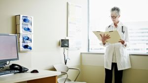 Ärztin über Gehalt: „Mir ist das viele Geld fast peinlich“