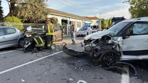 Valle Lomellina, frontale tra due auto all’ingresso del paese. Due feriti, uno è grave