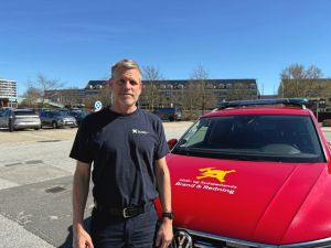 Familien hørte et knald inde fra stuen - så brændte huset ned