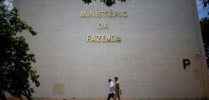 Tributar os super-ricos!