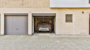 Box e posti auto, prezzi da capogiro: 120mila euro in centro a Milano. Ma anche Bergamo e Como non scherzano