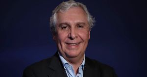 Rever muito ou rever pouco? Rever com o povo ou sem o povo?